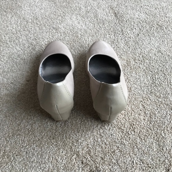 Kenneth Cole Reaction Leather Wedges - Picture 3 of 6